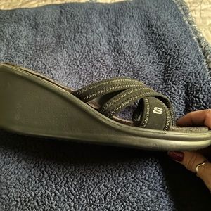 Size 9 Skechers wedges